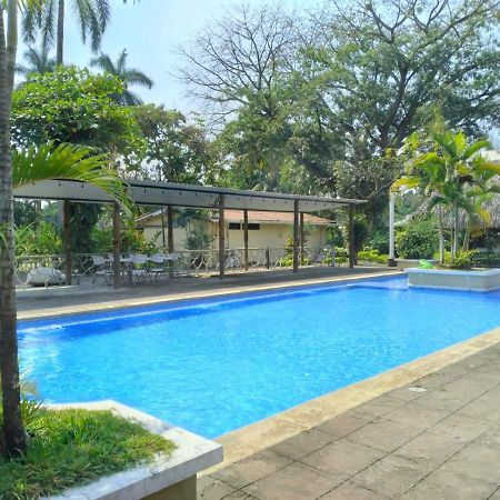 Hotel La Colonia Retalhuleu Kültér fotó
