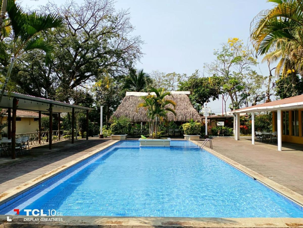 Hotel La Colonia Retalhuleu Kültér fotó